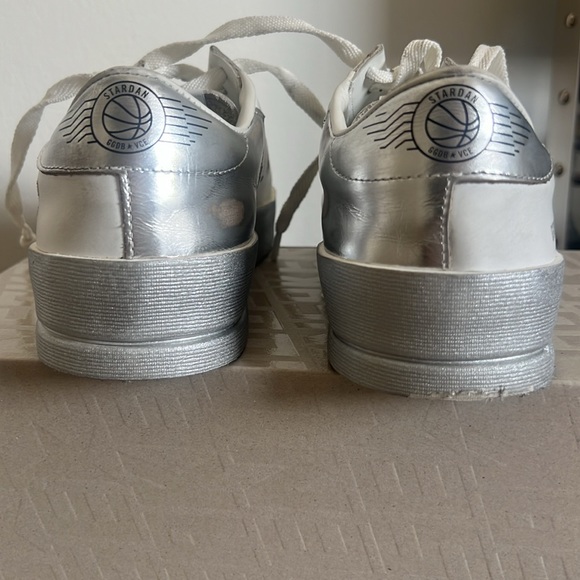 Golden Goose BRAND NEW with box, dust bag and official passport registration - Picture 17 of 17